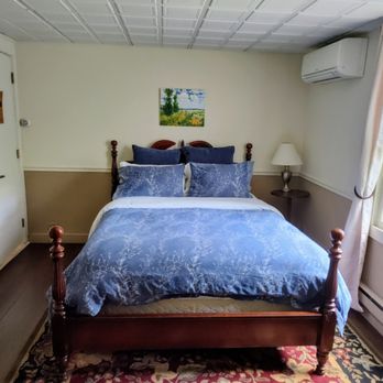 Doveberry Inn - Room 1 - Hotels Near Me - Dover, Vermont
