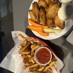 Belles' Sports Bar & Grill - Wings and fries
