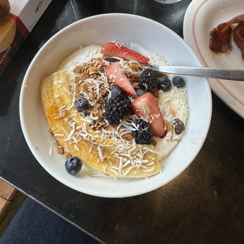 Breakfast Republic - Yogurt Bowl - Breakfast & Brunch Near Me - Culver City, California Breakfast Republic - Yogurt Bowl - Breakfast & Brunch Near Me - Culver City, California