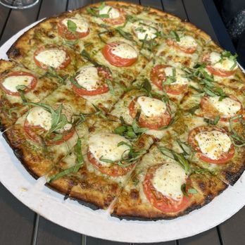 Kriselle Cellars - Margarita pizza - Wineries Near Me - White City, Oregon