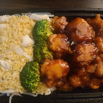 Ho's Chinese Carryout - chicken, broccoli and rice - Chinese Near Me - Alexandria, Virginia