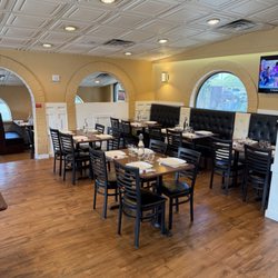 Biryani Hub - Dining room