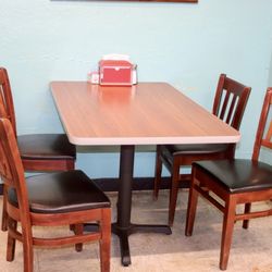 Julio's Mexican Restaurant - Sitting