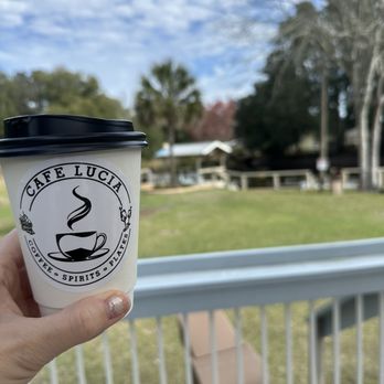 Cafe Lucia Lake Weir - Outside porch view - Cafes Near Me - Summerfield, Florida