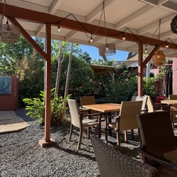 Island Fresh Café - Patio seating