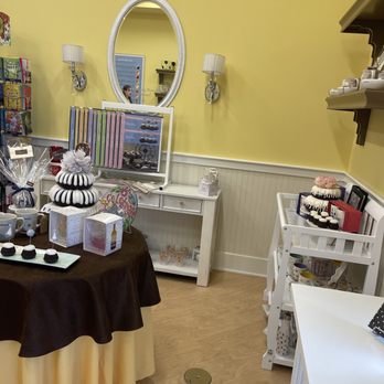 Nothing Bundt Cakes - a room with a table and a mirror - Bakeries Near Me - Charlotte, North Carolina Nothing Bundt Cakes - a room with a table and a mirror - Bakeries Near Me - Charlotte, North Carolina