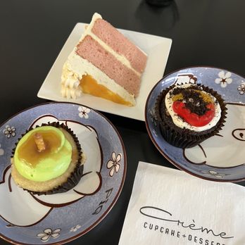 Crème - Green apple cupcake, champagne cake, bookwork cupcake - Desserts Near Me - Des Moines, Iowa