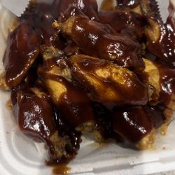I ordered BBQ wings yall