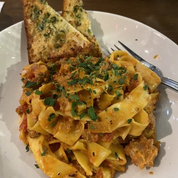 Burtons Grill & Bar - Bolognese amazing garlic bread - New American Near Me - Gaithersburg, Maryland