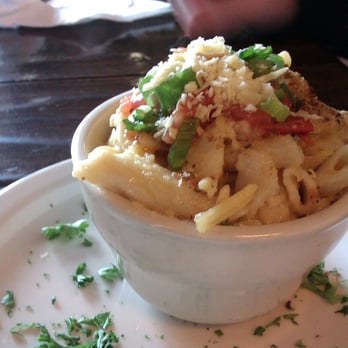 Broken Top Bottle Shop & Ale Cafe - Mac'n'cheese with roasted tomatoes. - New American Near Me - Bend, Oregon