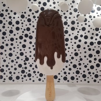 Magnum Store - Lots of photo ops in the shop! - Ice Cream & Frozen Yogurt Near Me - London, XGL