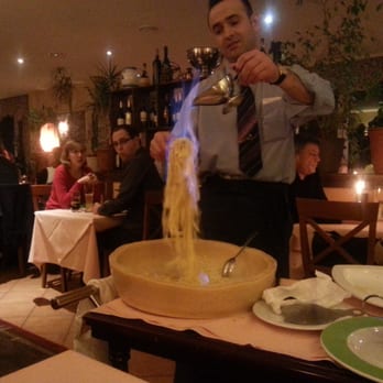 Ristorante Siena - Der Patrone beim flambieren.Gott sei dank hat kein Rauchmelder angeschlagen. ;-) - Italian Near Me - Berlin, BE Ristorante Siena - Der Patrone beim flambieren.Gott sei dank hat kein Rauchmelder angeschlagen. ;-) - Italian Near Me - Berlin, BE