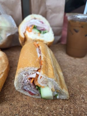 Bánh Mì Cô Út by null