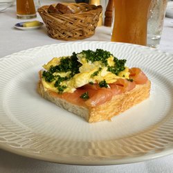 Smoked salmon with scrambled eggs and chives