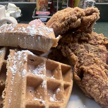 Metro Diner - Fried Chicken & Waffle - American Near Me - Fredericksburg, Virginia