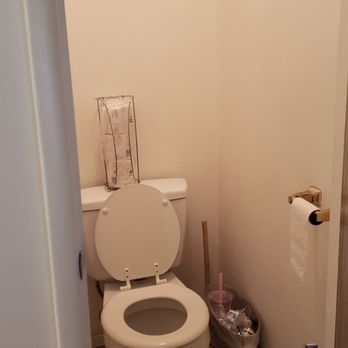 The Mammoth Inn - You can kiss the door when you're on the toilet if the door fully closes - Hotels Near Me - Mammoth Lakes, California The Mammoth Inn - You can kiss the door when you're on the toilet if the door fully closes - Hotels Near Me - Mammoth Lakes, California