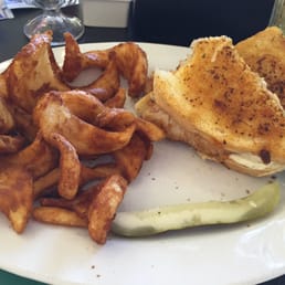 Howlin chicken sandwich.