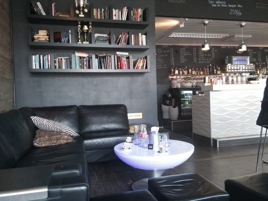 Cafe & Bar 21 by null