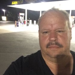 7-Eleven - Early morning gas