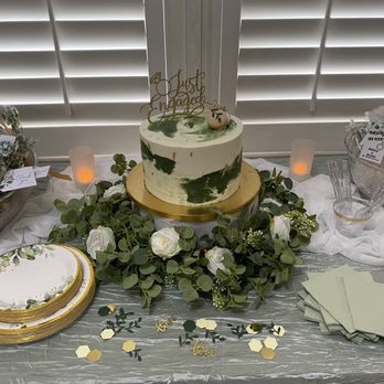 Mama's Bistro - Cake Display - Breakfast & Brunch Near Me - Friendswood, Texas