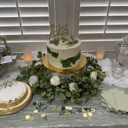 Mama's Bistro Cafe and Bakery: Friendswood - Cake Display