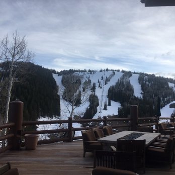 Glitretind - Outdoor area outside the restaurant. - New American Near Me - Park City, Utah