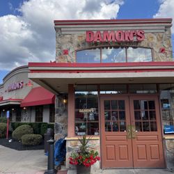Damon's Grill - Front entrance