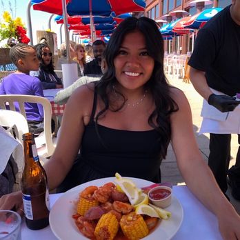 The Crab Pot - Shrimp boil with potatoes and corn - Seafood Near Me - Seattle, Washington The Crab Pot - Shrimp boil with potatoes and corn - Seafood Near Me - Seattle, Washington