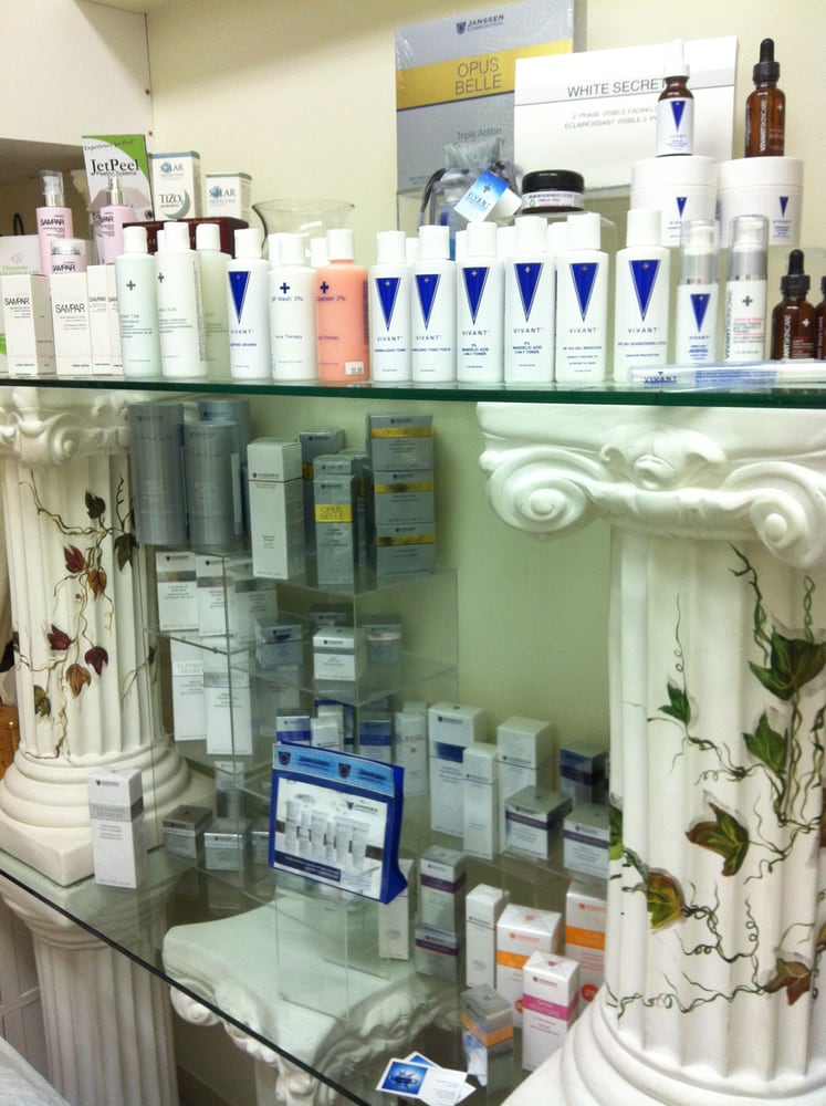 Alba's Skin Care Logo