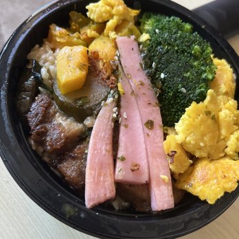 Juicy Brew - Mochiko Chik'n donburi - Vegan Near Me - Honolulu, Hawaii Juicy Brew - Mochiko Chik'n donburi - Vegan Near Me - Honolulu, Hawaii