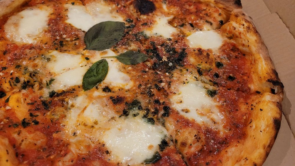 Matteo’s Artisian Pizza Logo
