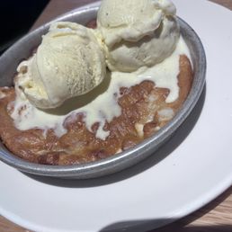 White Chocolate Macadamia Nut Pizookie White Chocolate Macadamia Nut Pizookie