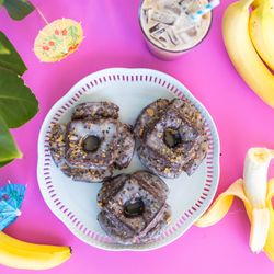 Blue Star Donuts - Choco-Nana Old-Fashioned
banana cream, chocolate feuilletine, sea salt; signature chocolate buttermilk cake