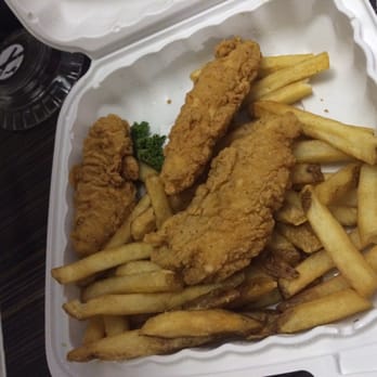 Brad's Restaurant - Baxter & Bella chicken strips and chip Even my dogs get spoiled - Seafood Near Me - Pismo Beach, California