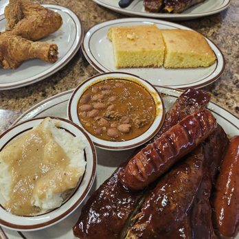 Mom’s House - Bbq trio platter with mashed potatoes and gravy, chili beans and cornbread - Waffles Near Me - Bakersfield, California
