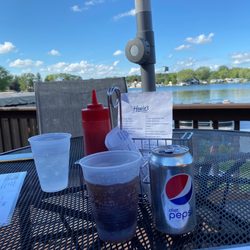Howie's on Hamilton - Lake view