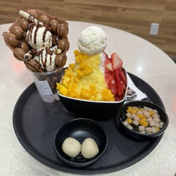 Meet Fresh - Deluxe chocolate waffle and mango/strawberry shave ice w/ side of mini mochi and sesame balls 100/10! - Bubble Tea Near Me - Honolulu, Hawaii Meet Fresh - Deluxe chocolate waffle and mango/strawberry shave ice w/ side of mini mochi and sesame balls 100/10! - Bubble Tea Near Me - Honolulu, Hawaii