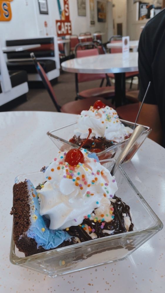 CARTHAGE DELI & ICE CREAM Updated September 2024 32 Photos & 23