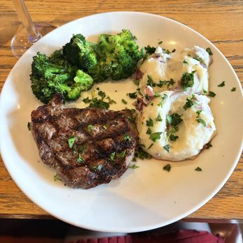 Applebee's Grill + Bar - 8oz sirloin steak - American Near Me - Norfolk, Virginia Applebee's Grill + Bar - 8oz sirloin steak - American Near Me - Norfolk, Virginia