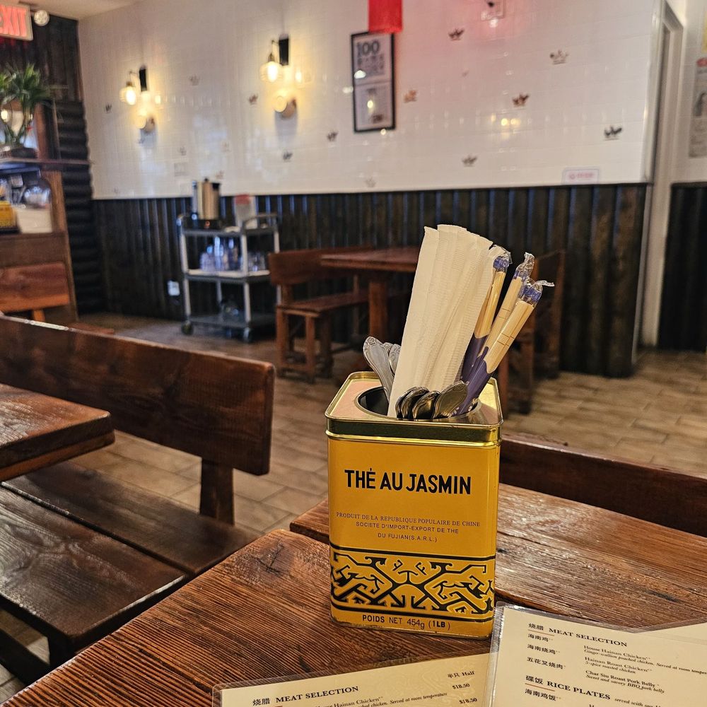 Hainan Chicken House - the ambiance - Hainan Near Me - Brooklyn, New York Hainan Chicken House - the ambiance - Hainan Near Me - Brooklyn, New York