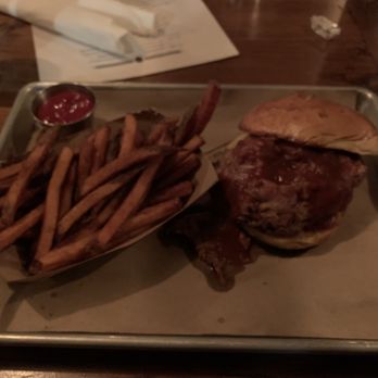 Black Diamond Barbeque - Pulled pork burger - Barbeque Near Me - Morristown, Vermont