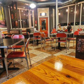 Wonderland Diner - Dining room - Diners Near Me - Milwaukee, Wisconsin