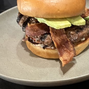 Spade And Spatula - California burger - Gastropubs Near Me - Blue Jay, California Spade And Spatula - California burger - Gastropubs Near Me - Blue Jay, California