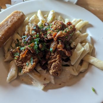 Applebee's Grill + Bar - Four cheese Mac and cheese with honey pepper chicken tenders - American Near Me - Roseburg, Oregon