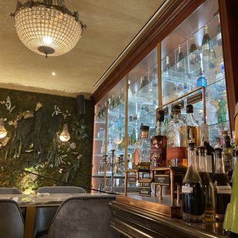Le Chat Blanc - Bar - French Near Me - Paris, 75 Le Chat Blanc - Bar - French Near Me - Paris, 75