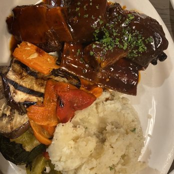 Kitchen18 - Short ribs with mashed potatoes and grilled veggies - Mediterranean Near Me - Scottsdale, Arizona Kitchen18 - Short ribs with mashed potatoes and grilled veggies - Mediterranean Near Me - Scottsdale, Arizona