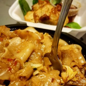 Smiling Banana Leaf - Pork Pad Kee Mao with Fried Dumplings - Thai Near Me - Pittsburgh, Pennsylvania Smiling Banana Leaf - Pork Pad Kee Mao with Fried Dumplings - Thai Near Me - Pittsburgh, Pennsylvania
