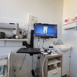 LA Endodontics - Super clean office! :)