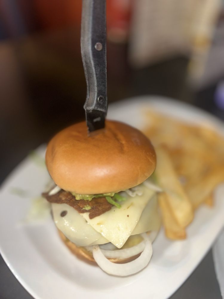 Red Robin Gourmet Burgers and Brews Logo