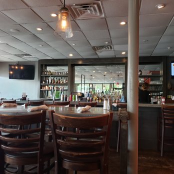 The 5 Spot - dining area and bar - American Near Me - Savannah, Georgia The 5 Spot - dining area and bar - American Near Me - Savannah, Georgia